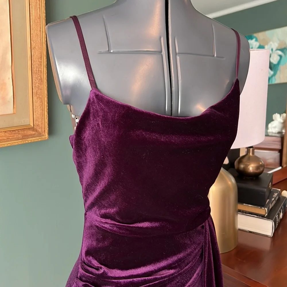 Lulu’s Living It Luxe Dark Purple Velvet Tulip Dress Size XS - Picture 2 of 9